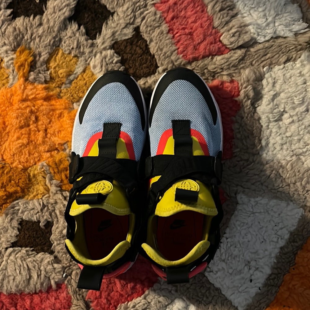 Size US 6 Women’s Nike Sneakers